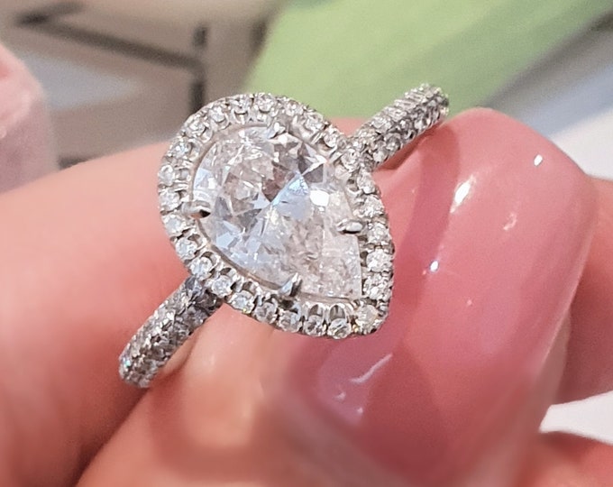 This unique Halo Solitaire diamond setting features a 2 carat Pear Cut IGI Certified CVD lab grown diamond and 0.50ct accent diamonds