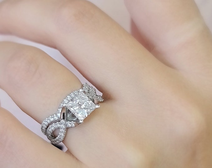 This unique twisted 14K white gold setting features a 2 carat princess cut IGI certified CVD lab grown diamond and 0.30ct princess cut side diamonds accompanied by a flushing matching 0.35 carats wedding band