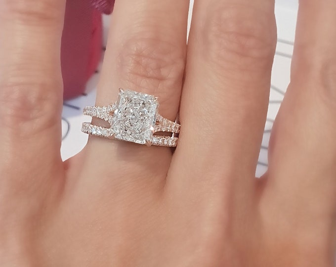 This elegant  14k rose gold split shank diamond setting features a 3 carat radiant cut IGI certified CVD lab grown diamond & 0.67 carats side diamonds accompanied with a matching 0.32cts pave set diamond wedding band