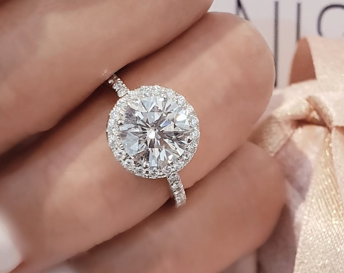 This unique Halo Solitaire diamond setting features a 3 carat Ideal Round Cut IGI Certified CVD lab grown diamond and 0.70ct accent diamonds