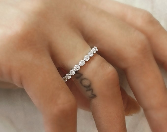 1.15 carats round brilliant ideal cut CVD lab grown diamond single prong eternity wedding band