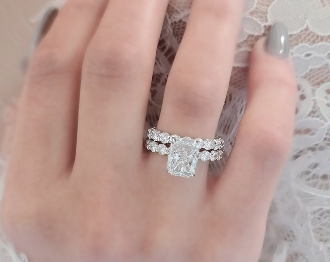 Dazzling Two Tone Gold 3 Carat Radiant Cut IGI Certified CVD Lab Grown Diamond Engagement Ring