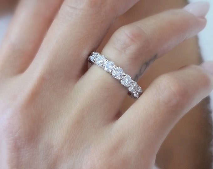 This 3.60 carats ideal round brilliant cut CVD lab grown diamond eternity wedding band features 0.20 carats diamonds each