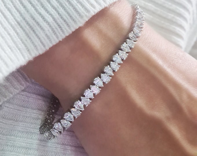7.50 carats pear cut CVD Lab Grown Diamonds Tennis Bracelet