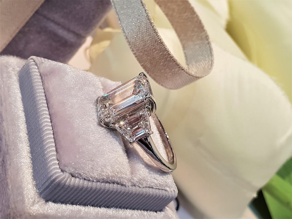Pear Shaped Emerald Engagement Ring Set Vintage Bridal Set - MollyJewelryUS