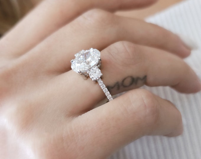 This Victorian style cathedral setting features a unique single prong 0.50 carats diamond halo and is set with a 3 carat center oval cut diamond