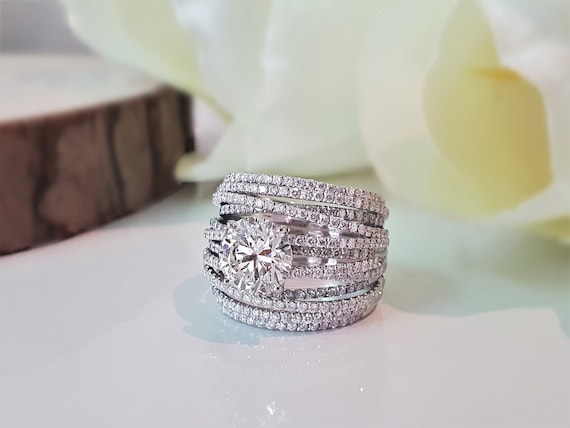 Bague De Fiançailles Trois Diamants 2.90 Ct - Or Blanc 14k - Taille Ronde - Tailles 4 à 12 US Disponibles
