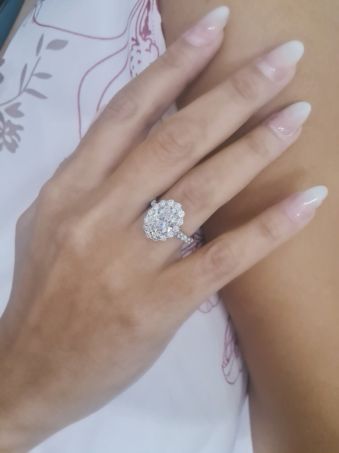 3カラットオーバルハローCVDラボグロウンダイヤモンドエンゲージリング