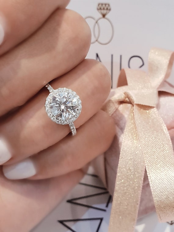 Bague De Fiançailles Trois Diamants Simulés 2,90 Ct - Or Blanc 14 Carats - Taille Ajustable