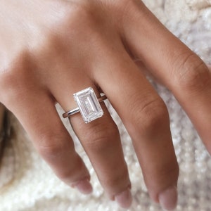 IGI Certified 5CT Emerald Diamond Ring - Lab Grown CVD, E VVS2, Exquisite Emerald Cut Engagement Ring