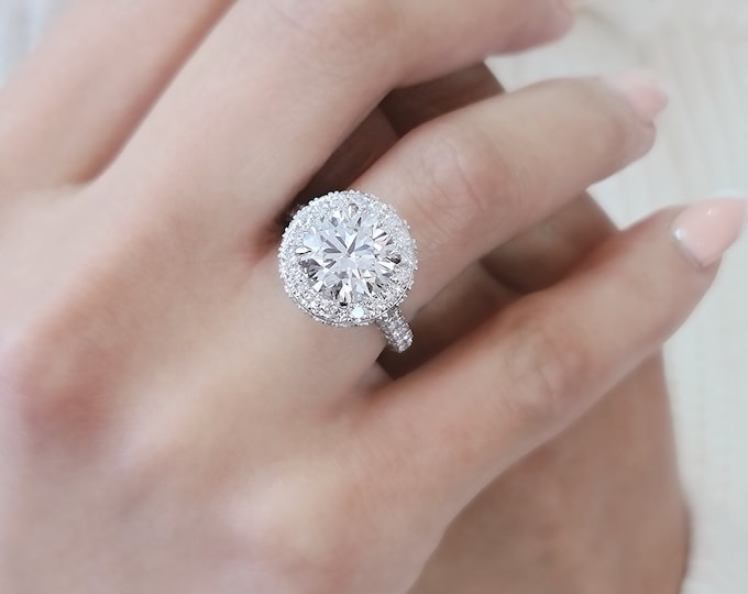 This unique double edge halo 14K gold diamond setting features a 3.50 carat IGI certified CVD lab grown ideal round brilliant cut diamond & 2.48 carats accent diamonds