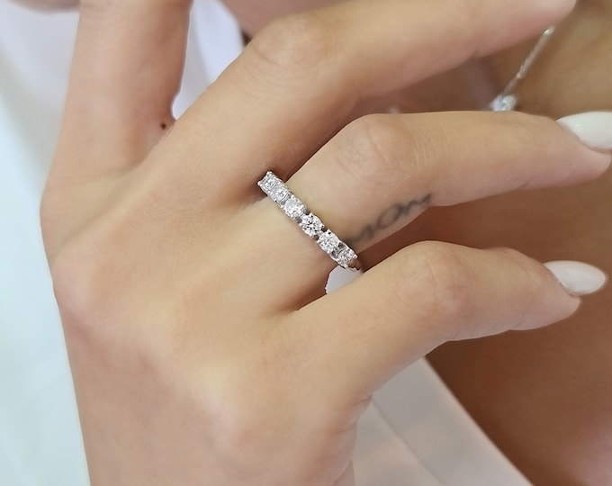 Certified 0.65 Carats Round Brilliant Cut CVD Lab grown Diamond wedding band
