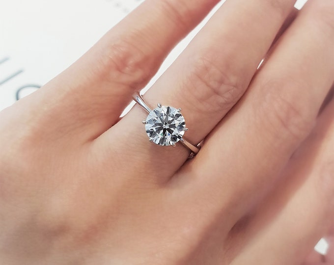 Classic 2 Carat Round Cut IGI Certified CVD lab grown diamond engagement ring