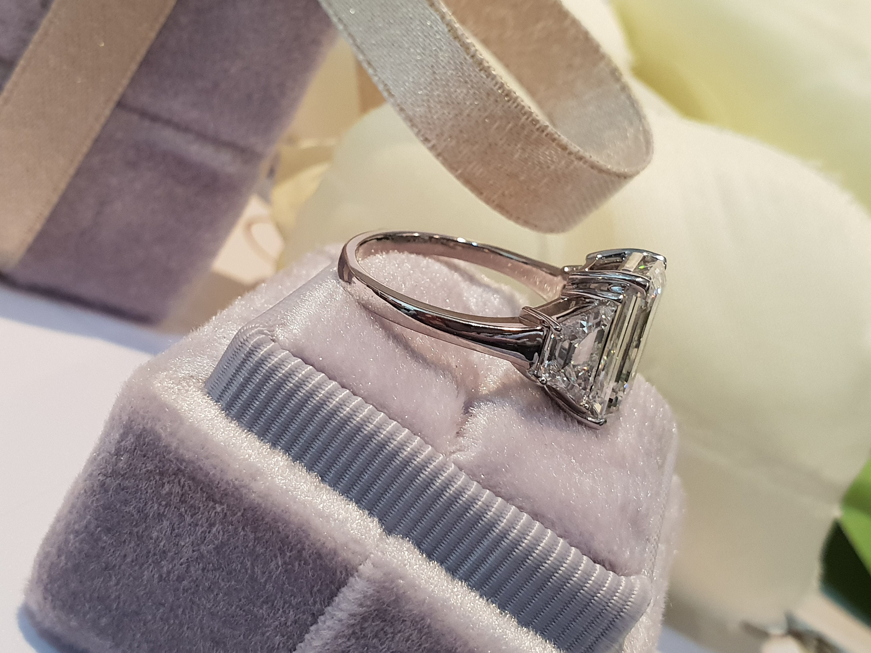 Blue nile emerald hotsell cut engagement ring