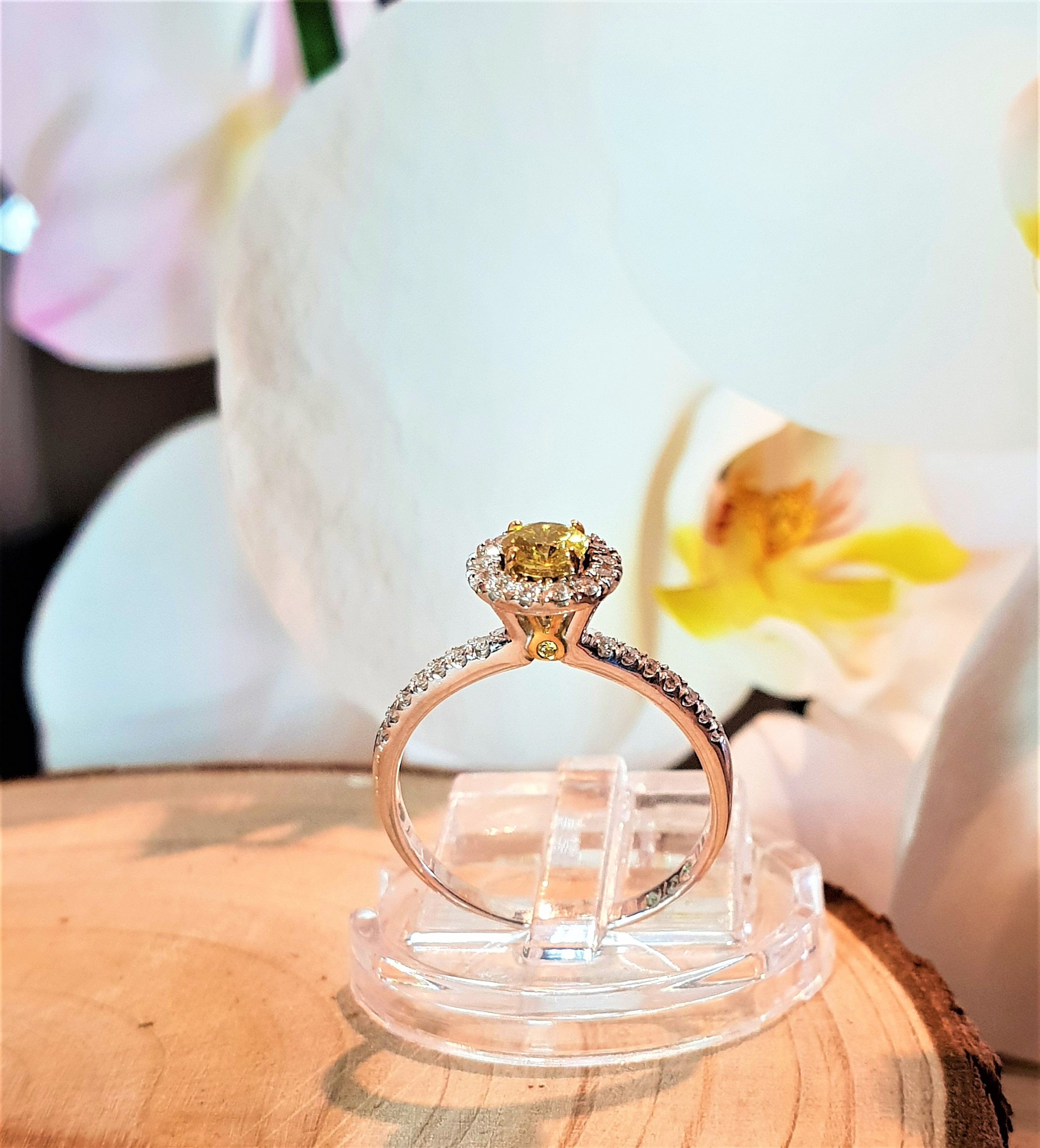 Yellow canary diamond ring sale