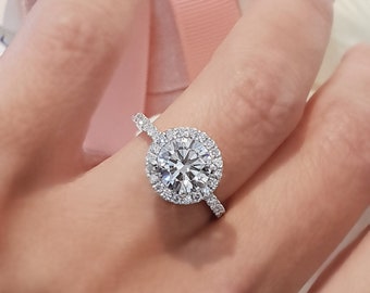 2.70 Karat Halo Verlobungsring 2 Karat Mitte Runde E / VVS2 Klarheit Lab Grown Diamant 14K Weißgold