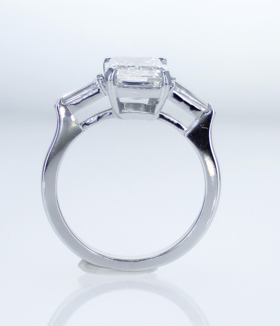 ※オーダージュエリー　エメラルドカット　3カラット　ダイヤモンドリング 3カラットのエメラルドカット3ストーンリング、3カラットの
