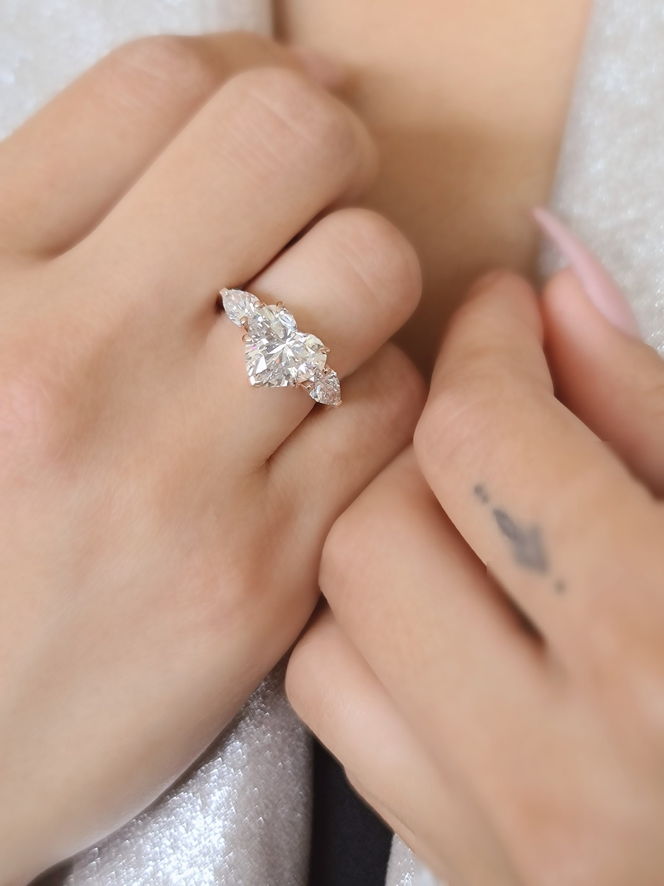 0.75ct Heart Peach Champagne Rose Gold Diamond Ring | Etsy | Ideias de  joias, Acessórios, Anéis bonitos