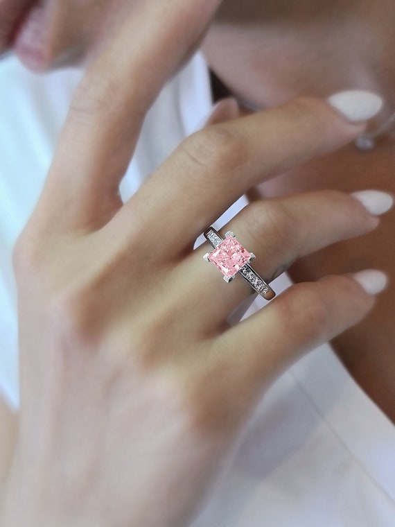 IGI 認定 1.5 カラット ピンク プリンセス カット CVD ラボ グロウン 