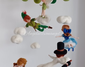 Mobile per neonati Peter Pan & Friends – Scultura in lana infeltrita ad ago fatta a mano, Volare tra le nuvole verso l'Isola che non c'è, decorazione per la cameretta del bambino