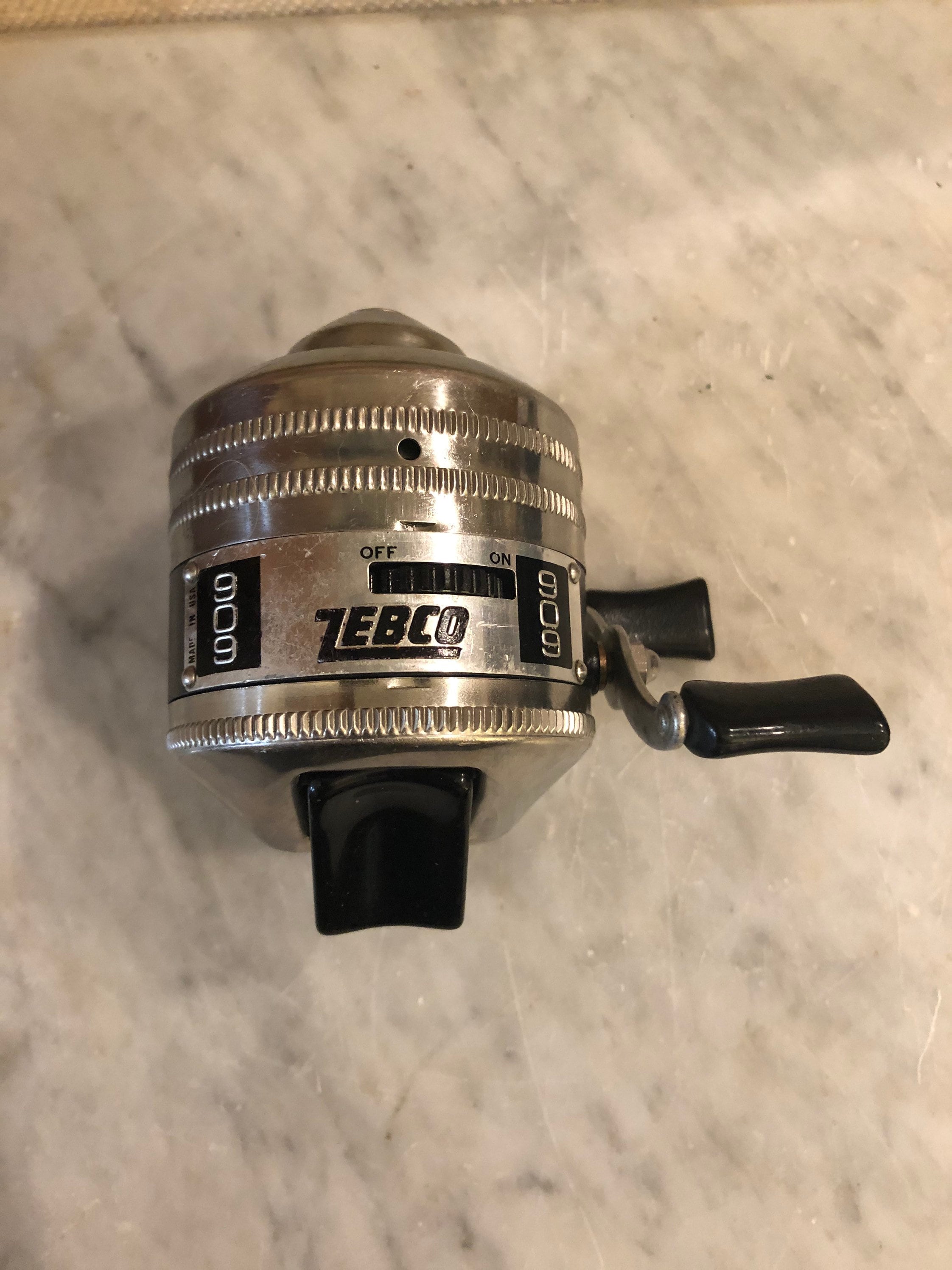 Nice Quality Zebco 909 A9 Spincasting Fishing Reel