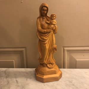 Very Sweet Olive Wood Carving Mother Mary and Baby Jesus Christ Christmas