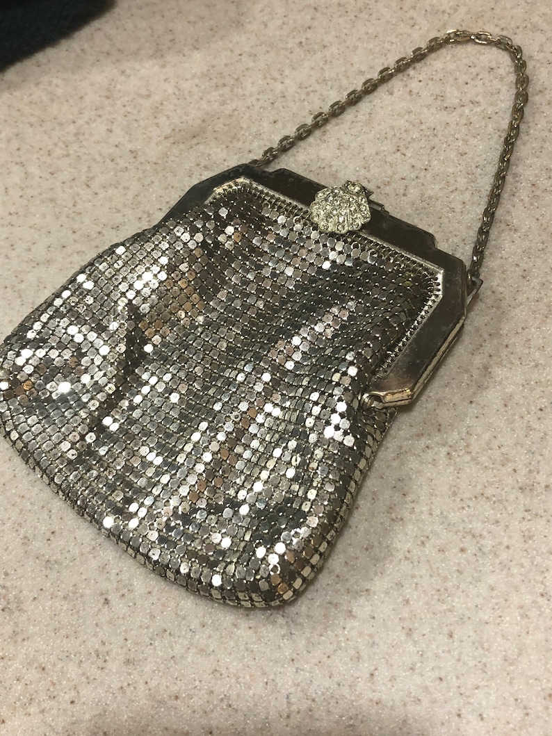 Very Pretty Whiting /& Davis Mesh Handbag with Seashell Closure Snap