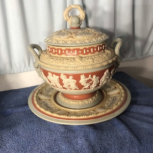 Antique Villeroy and Boch Mettlach Soup Tureen 2087
