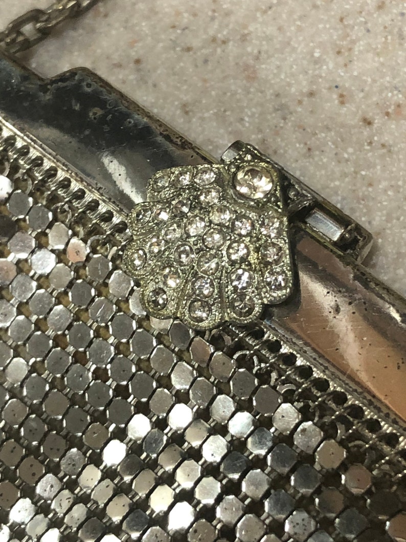 Very Pretty Whiting /& Davis Mesh Handbag with Seashell Closure Snap