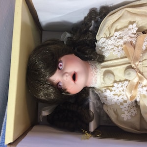 Fabulous Vintage Seymour Mann Porcelein Doll Sabrina in Box