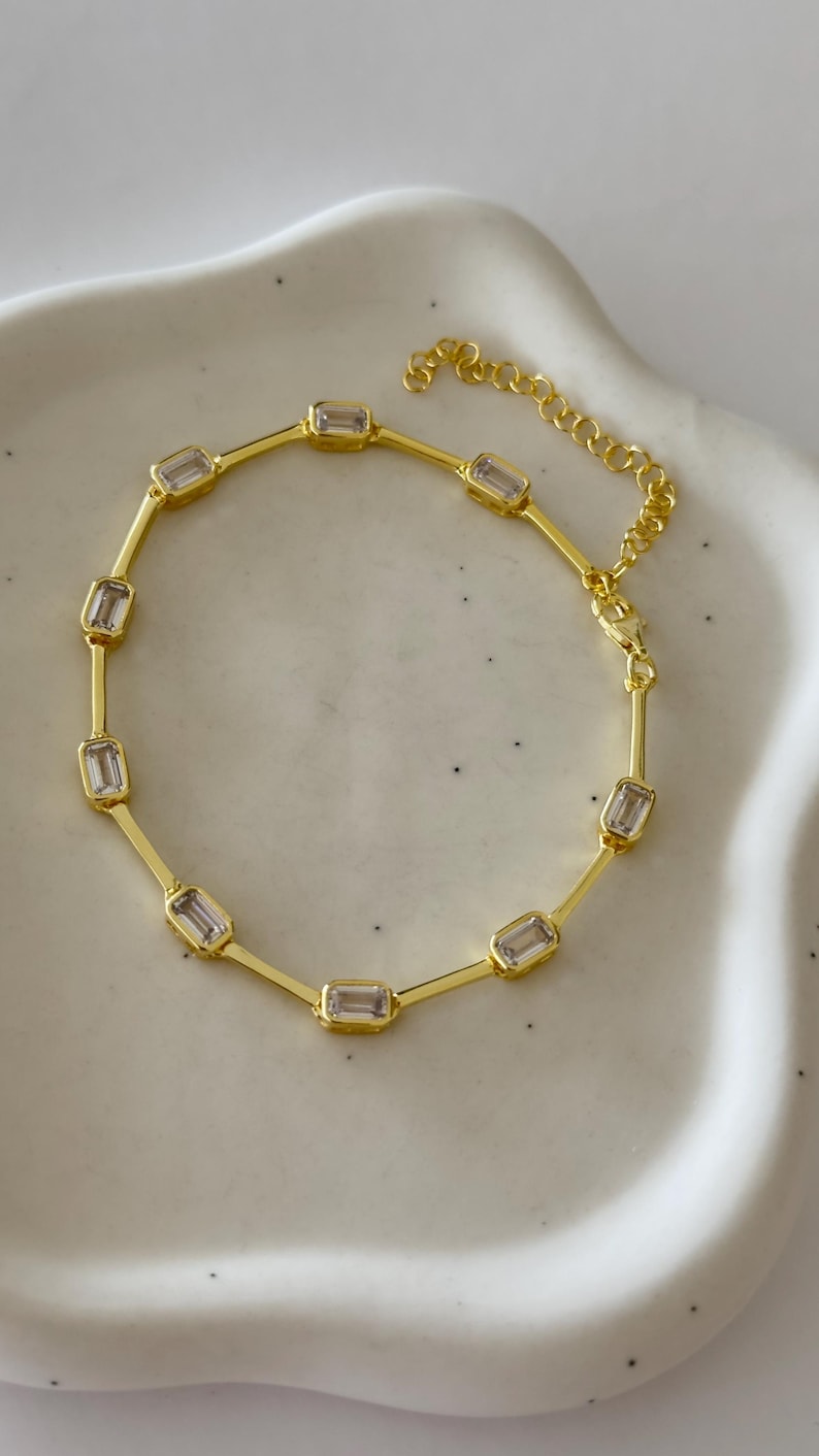 Silver Plated Faux Diamond Bracelet (1 Piece) - CZBRAC198