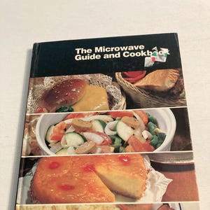 Vintage The Microwave Guide and Cookbook. Hardcover.      MicrowaveGC