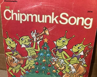 Vintage Peter Pan Record featuring Chipmunk Song, Santa Claus, etc. 45 rpm      VChipmunk