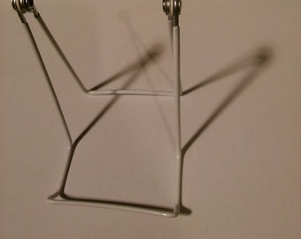 Easel adjustable  3 3/4x 2 x5" vinyl coated wire    6aw
