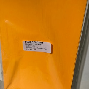 100 cartões de corte quadrado sortidos fluorescentes 7 x 11. FSC711
