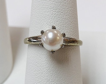 Ladies Vintage Gold Pearl Ring