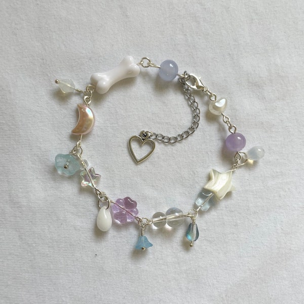 Angelic Bubble gum Bracelet. Glass beads,Y2K beads, fairy,stars,hearts,simple, handmade, fairycore, cottagecore, princesscore, pastel colors