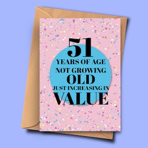 Drôle de carte d’anniversaire de 51 ans 51 ans ne vieillit pas juste en valeur d’elle, sœur, carte idiote A5 5.8x8.3inch avec enveloppe