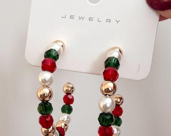 Aros navideños, pendientes dorados, rojos, verdes y blancos, pendientes festivos, pendientes de fiesta navideña.