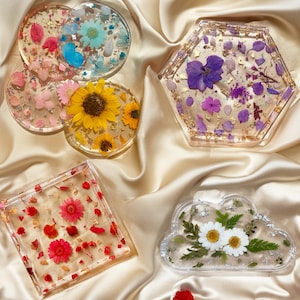 Custom Floral Resin Coaster Tray: Real Flower & Clay Charms