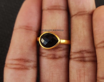 Anillo de ónix negro natural-Anillo de plata de ley-Anillo de piedra preciosa de pera-Anillo de solitario de ónix negro-Anillo hecho a mano-Joyería de plata de ónix negro