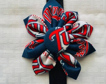 Minnesota Twins Dog Flower; Self-Fastening