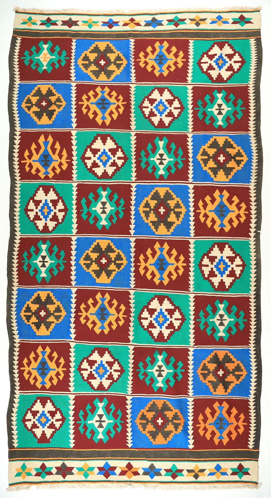 Oversized Turkish Wool Rug: 11x9 Ft Vintage Uşak Medallion Carpet