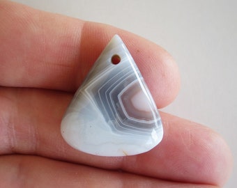 Botswana Agate, banded Chalcedony, gray and pinky beige, small triangle  27 x 22 x 8 mm, sunset stone, natural healing gemstone, 1 piece