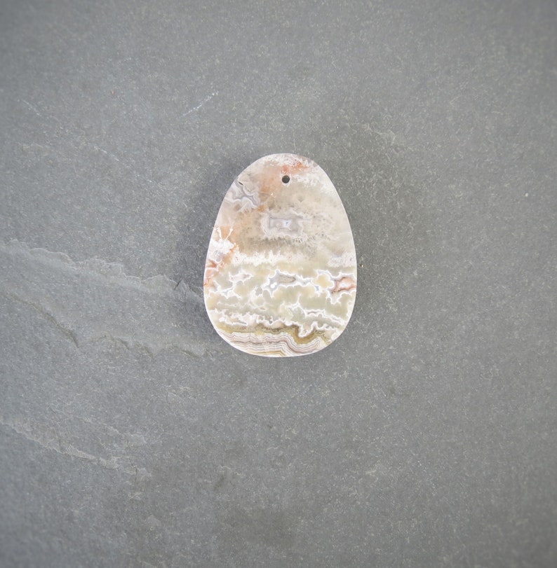 pendant gray 40 x 30 x 7 mm Mexican Crazy Lace Agate natural healing gemstone druzy 1 piece white