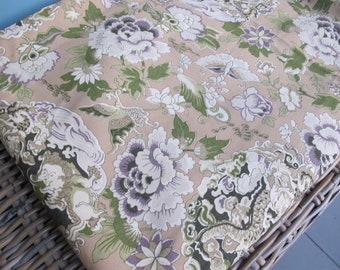 Large coupon of vintage floral fabrics