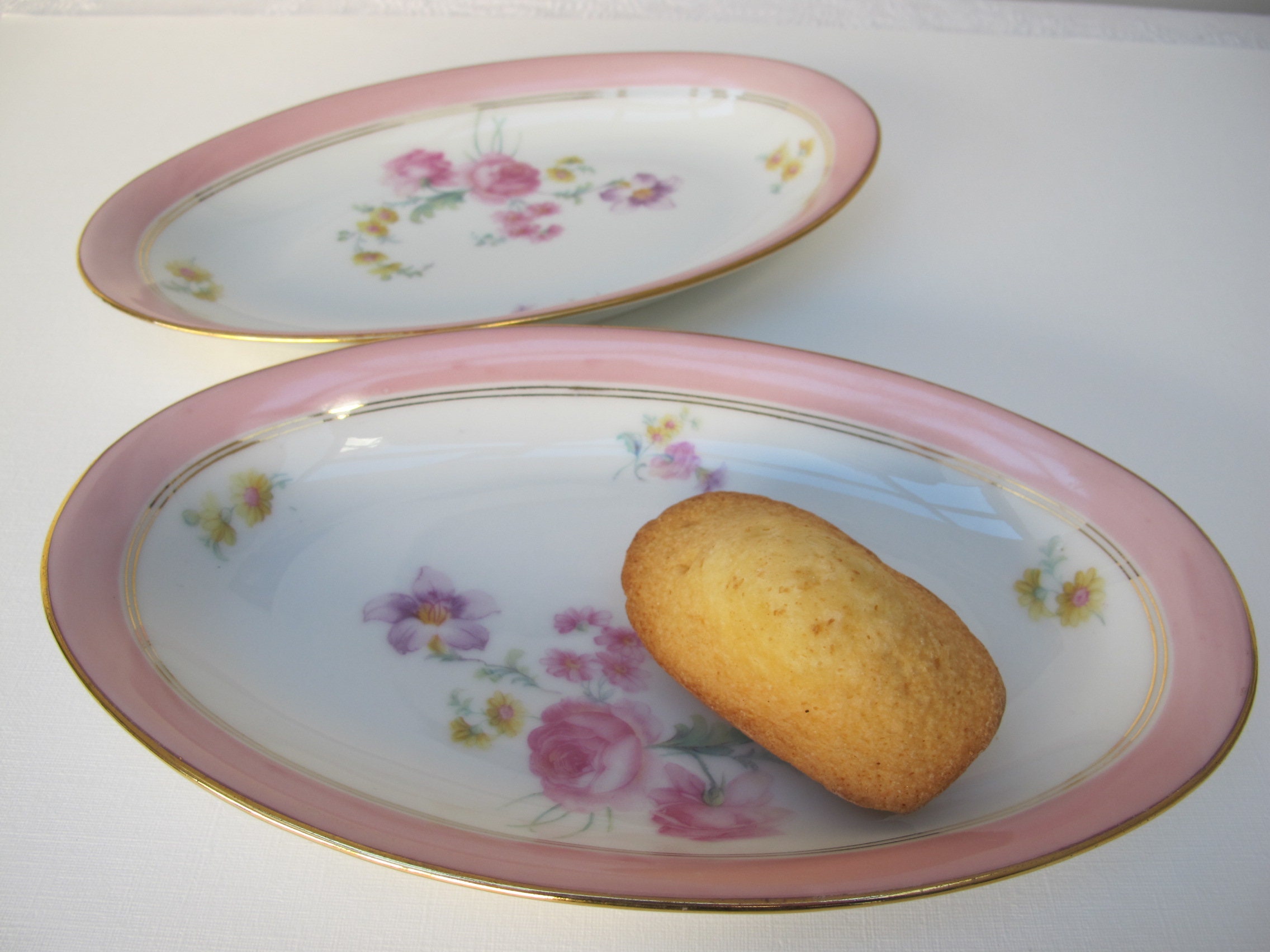 Lot de Deux Raviers Coupelles en Porcelaine Ulm France, Vierzon, Manufacture Larchevêque