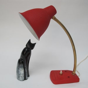 Old powder red desk lamp, vintage articulated lamp