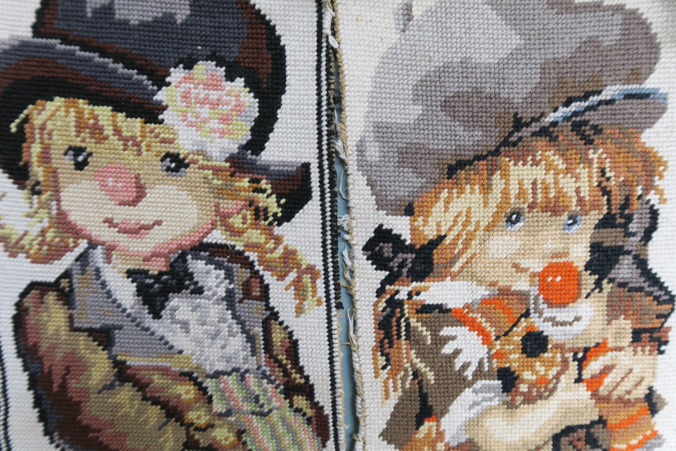 Lot de Deux Canevas Poulbot sur Fond Clair