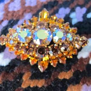 Broche Fantaisie Vintage à Strass - Élégance Rétro - Occasion